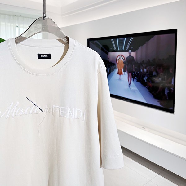 超希少！フェンディ ロゴエンブロイダリー コットンTシャツ 偽物 FY1291AR6Q